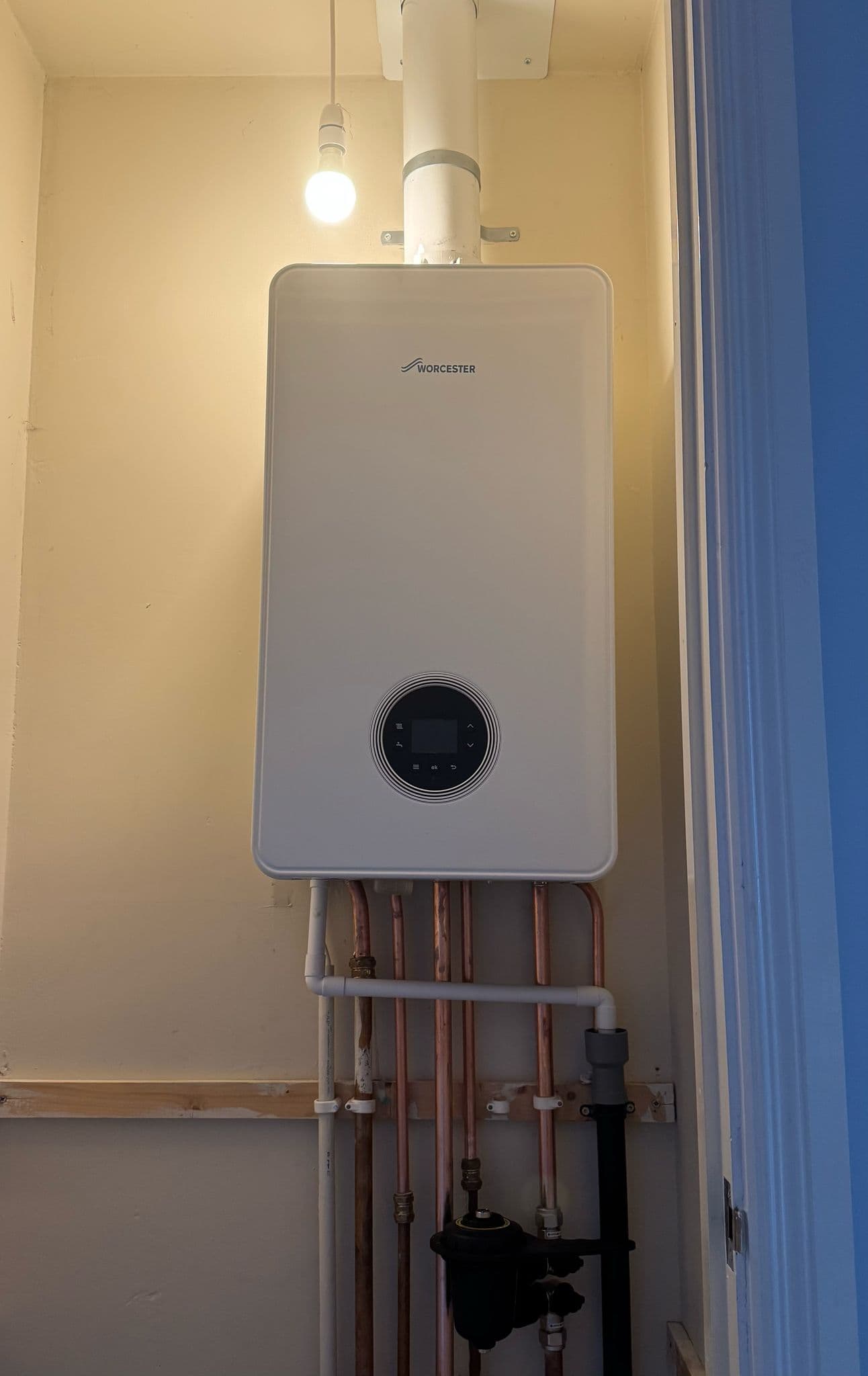 Worcester combi boiler installed in a tidy cupboard with new copper pipework and magnetic filter